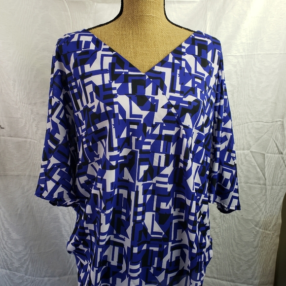 Vince Camuto Asymmetric blue  and white geometric top size L - Picture 4 of 8
